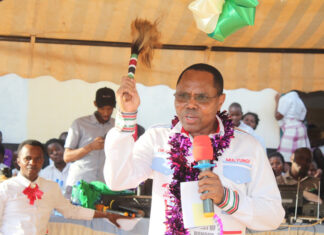 Go back to school, lawmakers tell teen mothers