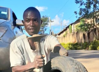 Meet a one handed vulcanizer adored by motorists