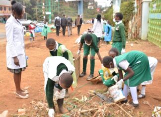 “Review CBC,” Busia education stakeholders urge government Primary school pupils cleaning the environment as part of CBC. The new curriculum focuses on the 'how' aspect of doing things, shifting from the previous approach of 'what' should be done. PHOTO/Courtesy