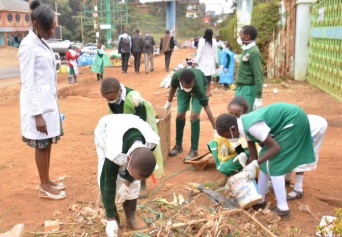 Primary school pupils cleaning the environment as part of CBC. The new curriculum focuses on the 'how' aspect of doing things, shifting from the previous approach of 'what' should be done. PHOTO/Courtesy