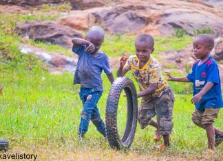 Shots from the ghetto: A young photographer’s journey of resilience A photo of children playing in Kibra. Makaveli shoots such positive photos to recreate the live lived in the slums and infuse positivity on the people. PHOTO/Makaveli.