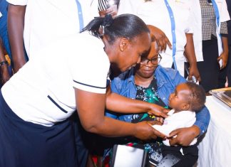 HEALTH: Kenyan mothers hail world’s first malaria vaccine A healthcare worker administer the malaria vaccine to a child during the launch of the accelerated use of the vaccine in Vihiga county. PHOTO/Ministry of Health.