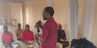 Educational Fair: Youngsters get training on career choice, admissions Mr. Bonface Otieno giving his input during a career training for youngsters by The Lake Region Journalism Clubs Association, on March 25, 2023, in Siaya county. PHOTO/Courtesy.