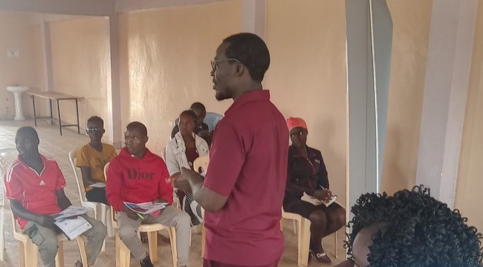Educational Fair: Youngsters get training on career choice, admissions Mr. Bonface Otieno giving his input during a career training for youngsters by The Lake Region Journalism Clubs Association, on March 25, 2023, in Siaya county. PHOTO/Courtesy.