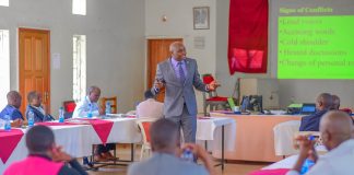 Dr. Okibo: Organizations need professionals to coach their staff Dr. Walter Okibo, MBS, MHC, a multi-award winning visionary and transformational leader, entrepreneur, strategist, consultant and policy maker, presenting during a training for leaders recently. PHOTO/Arise Circle KE.