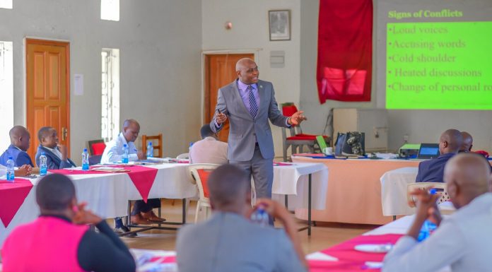 Dr. Okibo: Organizations need professionals to coach their staff Dr. Walter Okibo, MBS, MHC, a multi-award winning visionary and transformational leader, entrepreneur, strategist, consultant and policy maker, presenting during a training for leaders recently. PHOTO/Arise Circle KE.