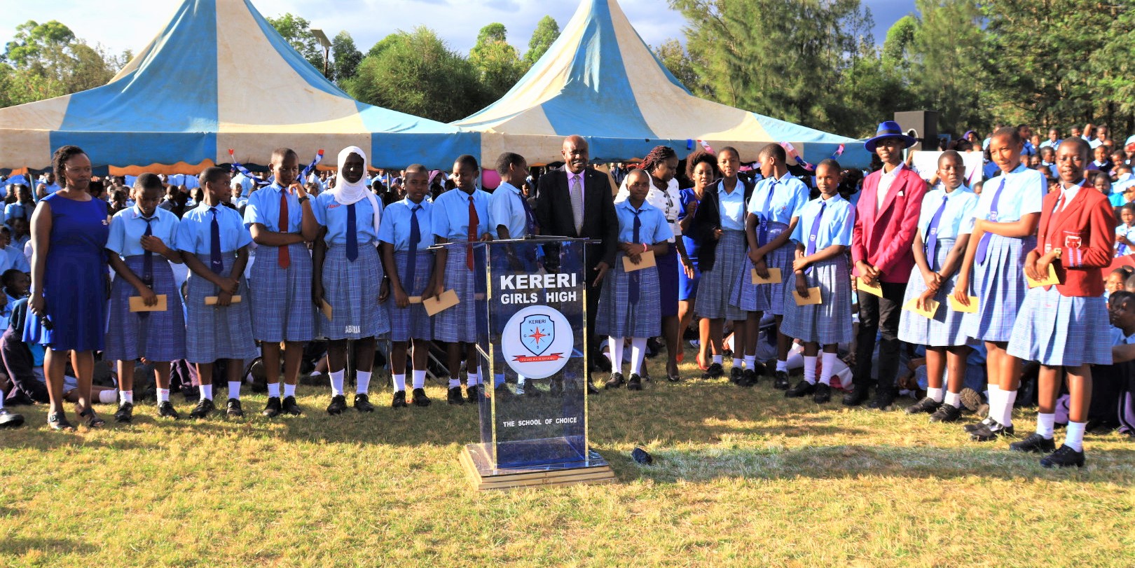 Awardees pose for a group photo with Wycliff Musembi, the chief guest. PHOTO/Kereri Girls. 