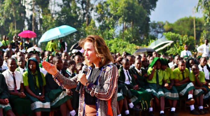 Teresa Lawrence, American visionary Behind the Kenya Initiative, to Receive Honorary Hoctorate in Kenya M. Teresa Lawrence addressing learners during the Kenya Keynote Tour in September 2023. She spoke to over 12,000 students in different institutions, donated her books and also supported various schools according to their diverse needs. PHOTO/Teresa Lawrence (Supplied).