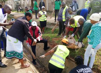 ENVIRONMENT: Kakamega County govt leads residents in clean-up exercise Residents of Kakamega County together with the county government officials, help clear litter and garbage from the trenches and on the pavement during a clean-up exercise on January 19, 2024. PHOTO/Joseph Otieno, Scholar Media Africa.