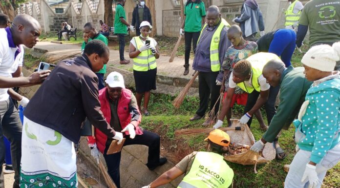 ENVIRONMENT: Kakamega County govt leads residents in clean-up exercise Residents of Kakamega County together with the county government officials, help clear litter and garbage from the trenches and on the pavement during a clean-up exercise on January 19, 2024. PHOTO/Joseph Otieno, Scholar Media Africa.